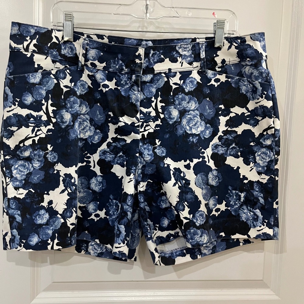 The Limited Blue White Floral Rose Print Shorts Womens Size 14 Stretch Summer